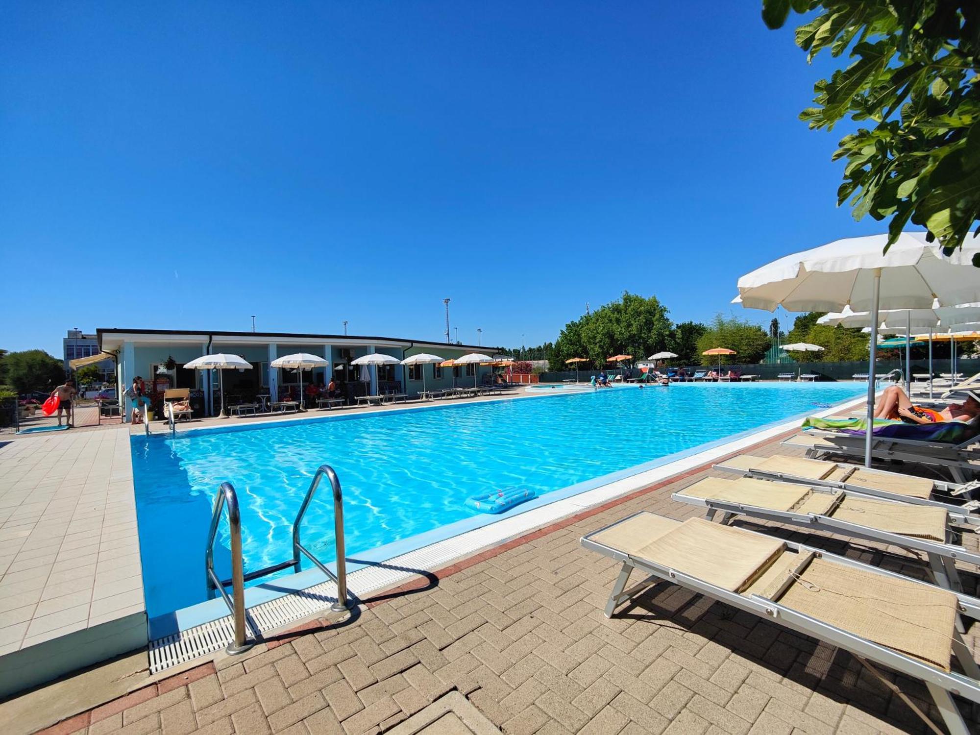 Long Beach Village Residence Sul Mare Spiaggia Privata Inclusa Lido Adriano Dış mekan fotoğraf