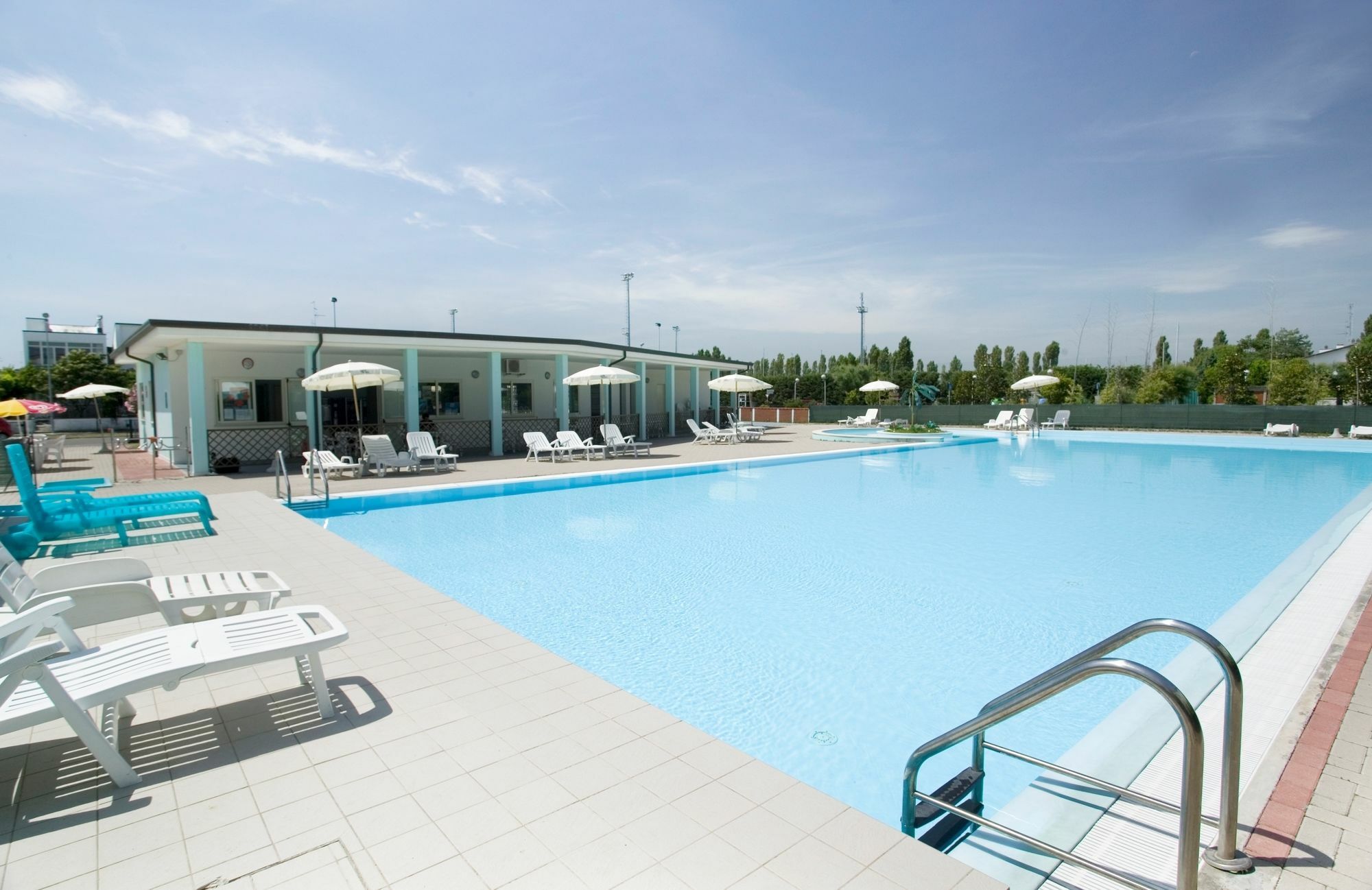 Long Beach Village Residence Sul Mare Spiaggia Privata Inclusa Lido Adriano Dış mekan fotoğraf